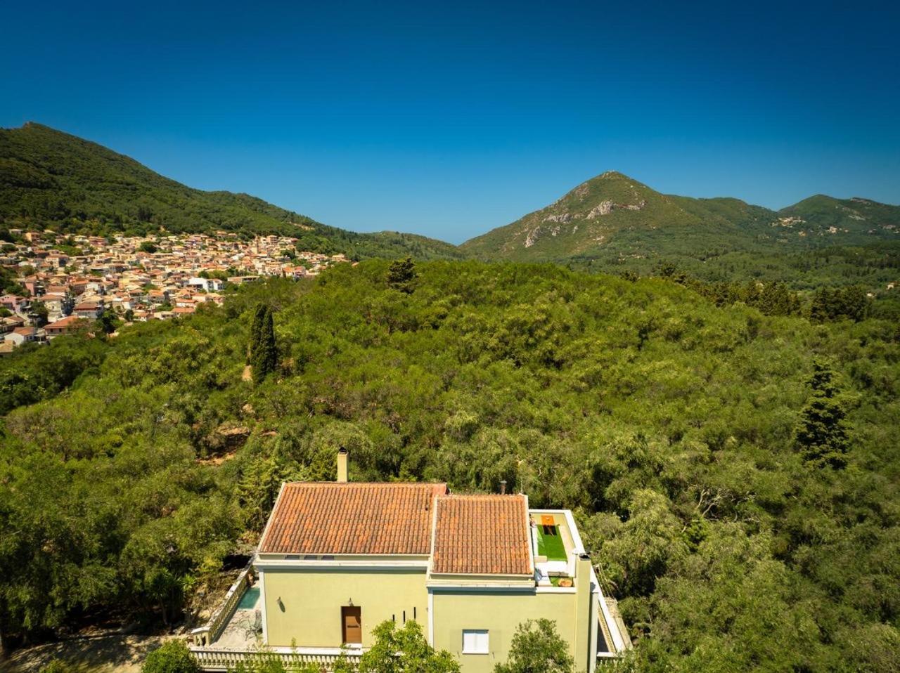 Mavres Luxury Loft Apartment Agios Matthaios  Exterior photo