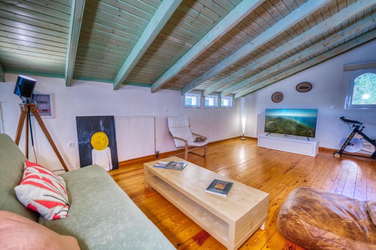 Mavres Luxury Loft Apartment Agios Matthaios  Exterior photo